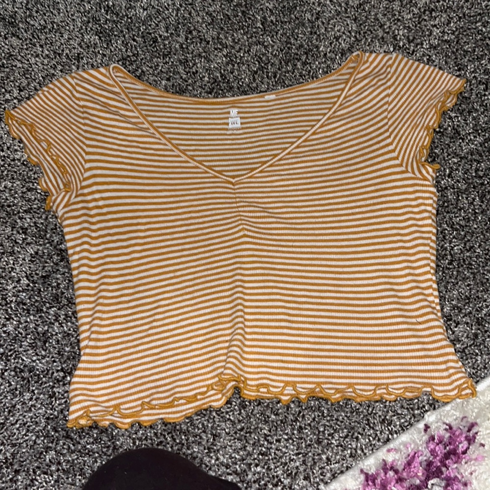Me too we brand size medium colored striped orange and white